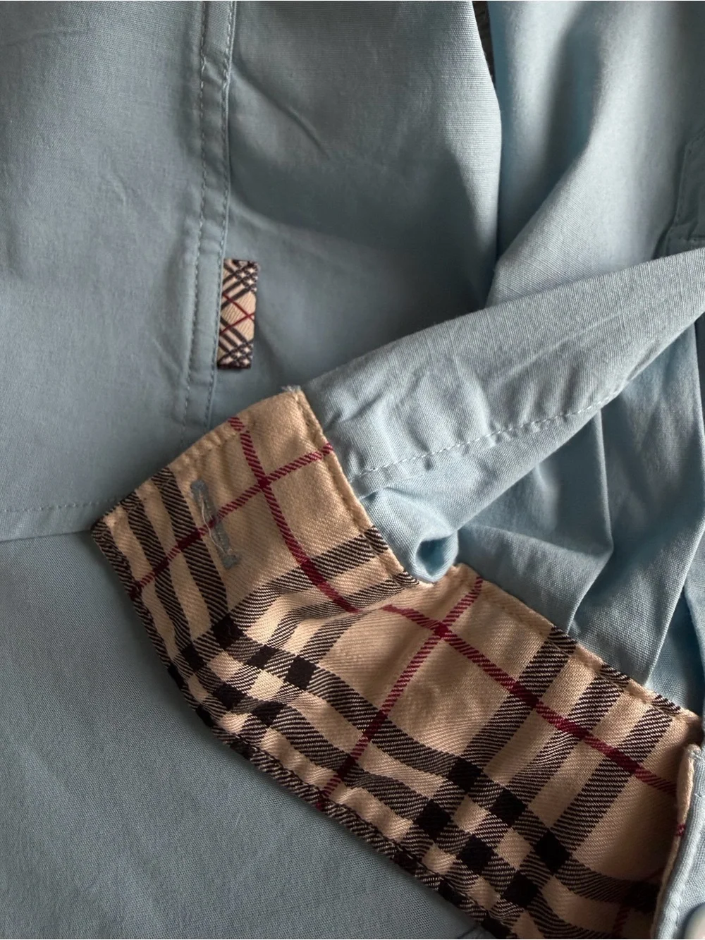 Burberry Light Blue Women's Dress Shirt with Contrast Collar Trim Size Large - Picture 9 of 13